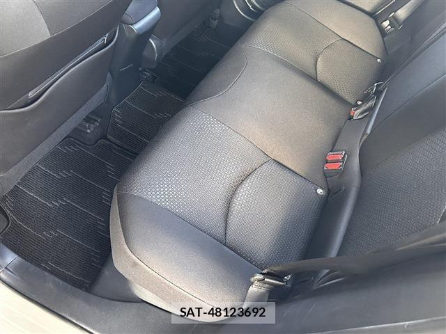 Toyota PRIUS 2019-10 8368147-14