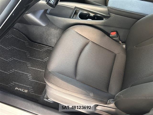 Toyota PRIUS 2019-10 8368147-15