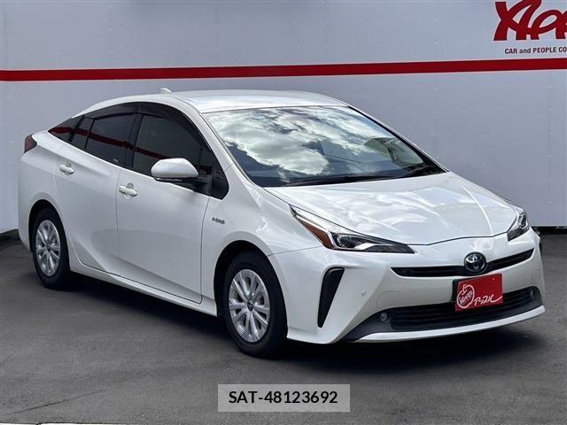 Toyota PRIUS 2019-10 8368147-1