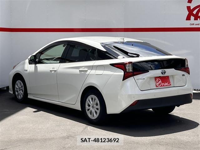 Toyota PRIUS 2019-10 8368147-2