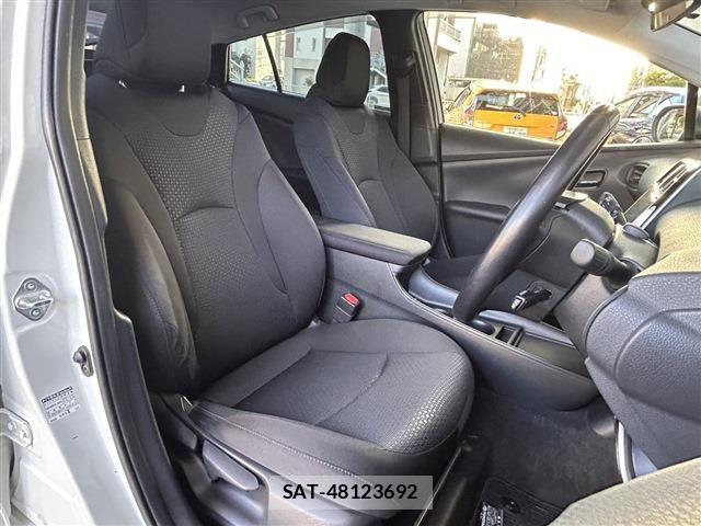 Toyota PRIUS 2019-10 8368147-5