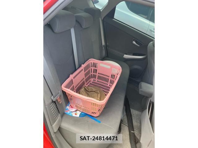 Toyota PRIUS 2011-10 8368209-11