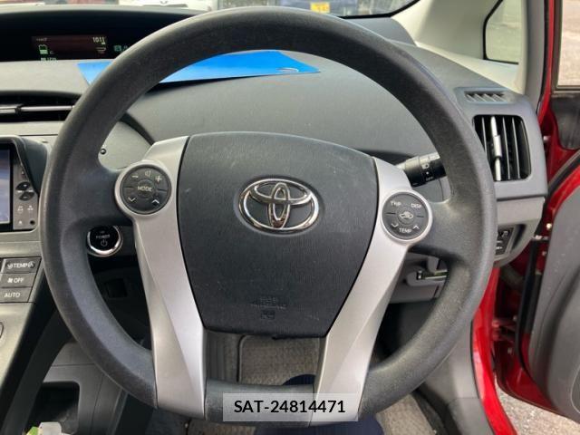 Toyota PRIUS 2011-10 8368209-15