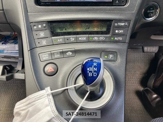 Toyota PRIUS 2011-10 8368209-19
