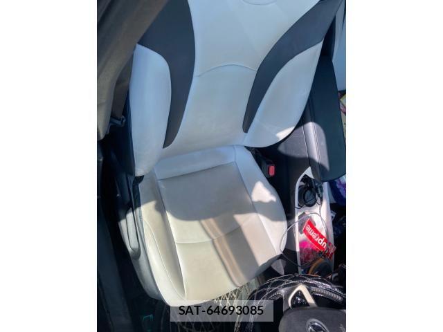 Toyota PRIUS 2016-09 8368165-12