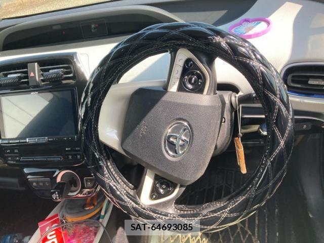 Toyota PRIUS 2016-09 8368165-14