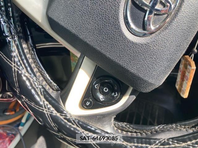 Toyota PRIUS 2016-09 8368165-15