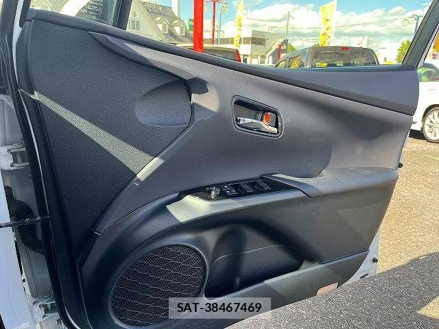 Toyota PRIUS 2022-07 8368145-12