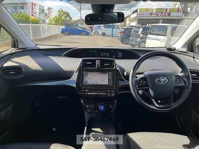 Toyota PRIUS 2022-07 8368145-14