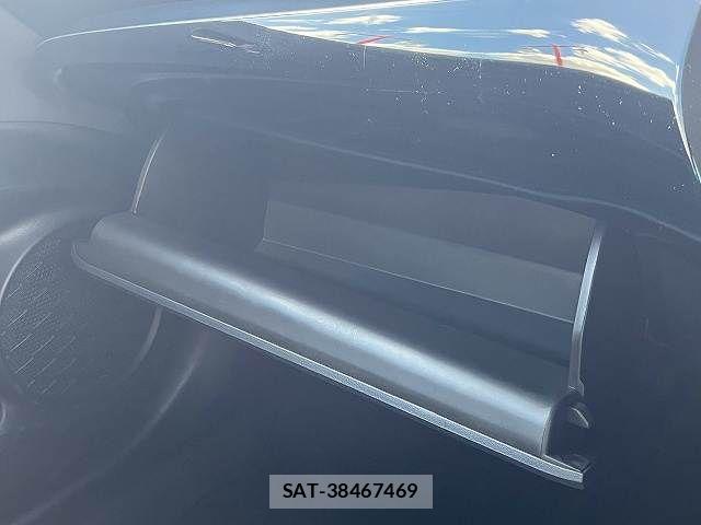 Toyota PRIUS 2022-07 8368145-25