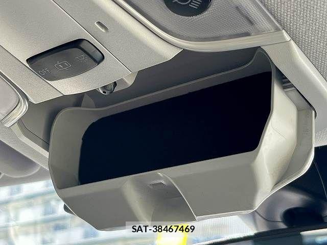 Toyota PRIUS 2022-07 8368145-26