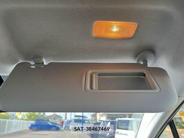 Toyota PRIUS 2022-07 8368145-28