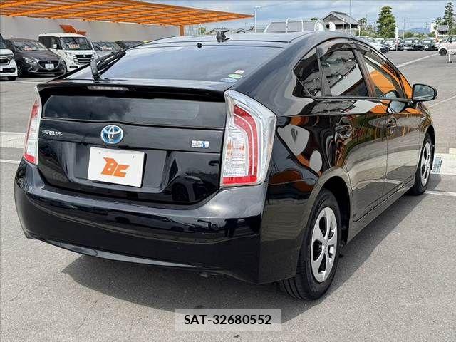 Toyota PRIUS 2014-11 8368177-12