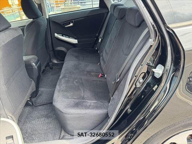 Toyota PRIUS 2014-11 8368177-18