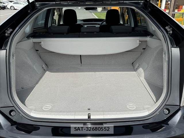 Toyota PRIUS 2014-11 8368177-19