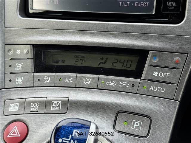 Toyota PRIUS 2014-11 8368177-26