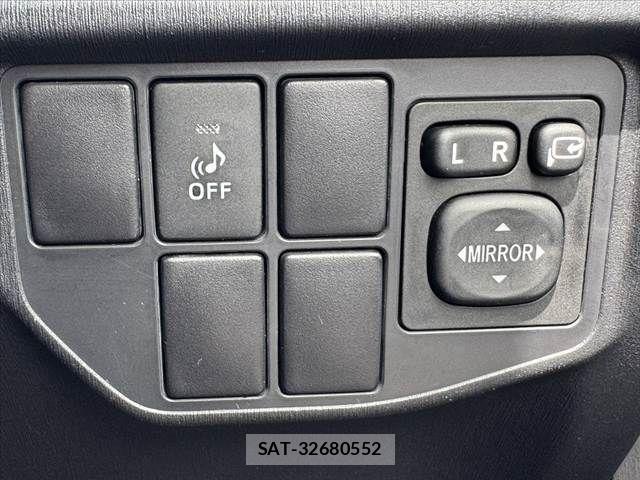 Toyota PRIUS 2014-11 8368177-27