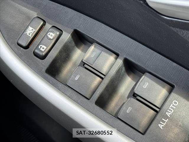 Toyota PRIUS 2014-11 8368177-28
