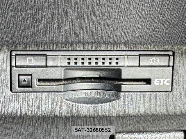 Toyota PRIUS 2014-11 8368177-5