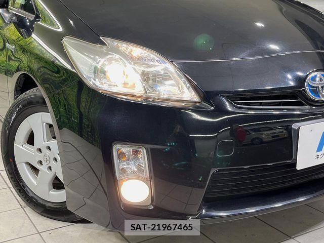 Toyota PRIUS 2011-06 8368176-11