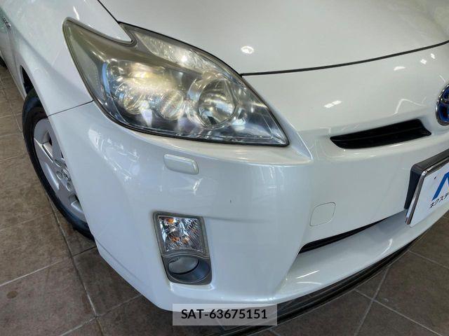 Toyota PRIUS 2010-12 8368175-11