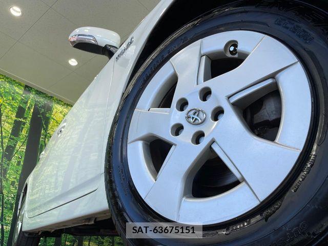 Toyota PRIUS 2010-12 8368175-12