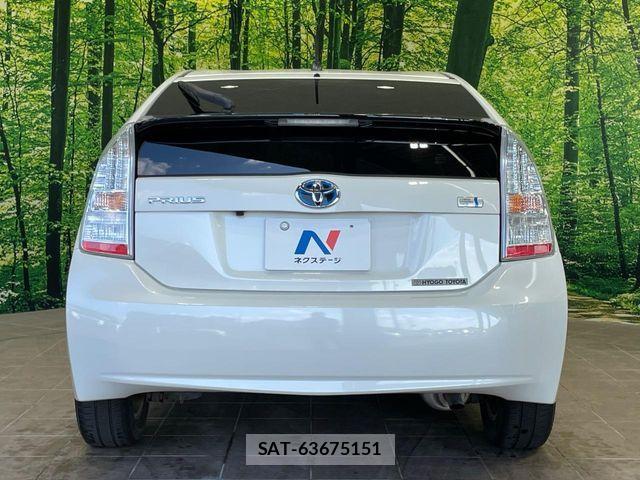 Toyota PRIUS 2010-12 8368175-14