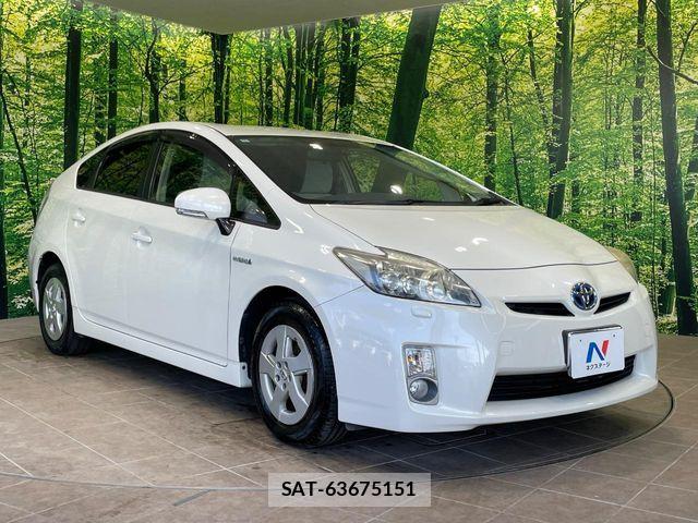 Toyota PRIUS 2010-12 8368175-15