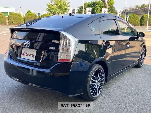 Toyota PRIUS 2011-07 8368184-10