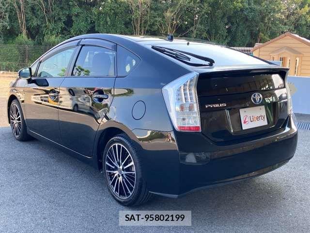 Toyota PRIUS 2011-07 8368184-12
