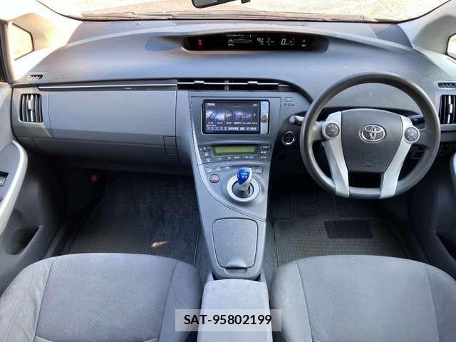 Toyota PRIUS 2011-07 8368184-1