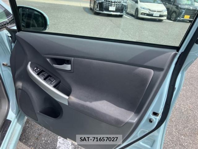 Toyota PRIUS 2011-09 8368197-13