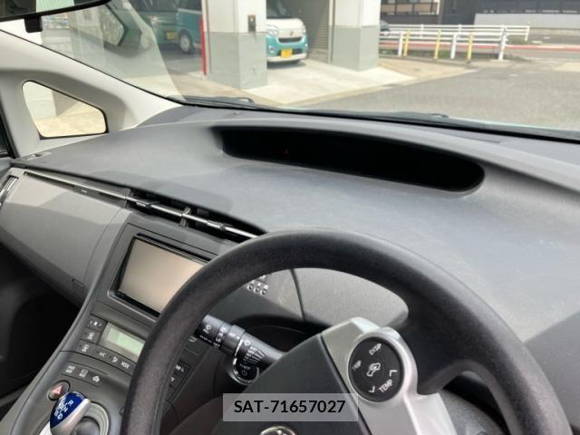 Toyota PRIUS 2011-09 8368197-16