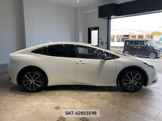 Toyota PRIUS 2023-10 8368130-10