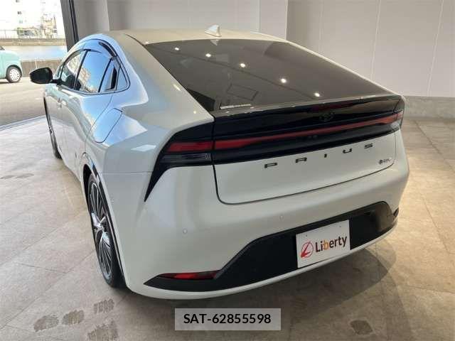 Toyota PRIUS 2023-10 8368130-11