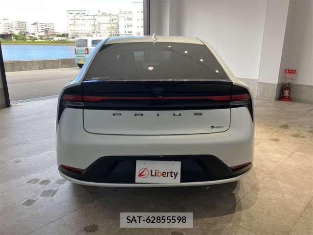 Toyota PRIUS 2023-10 8368130-12