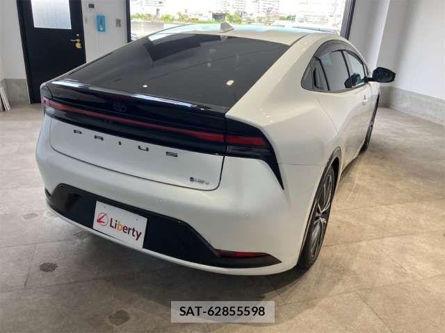 Toyota PRIUS 2023-10 8368130-13