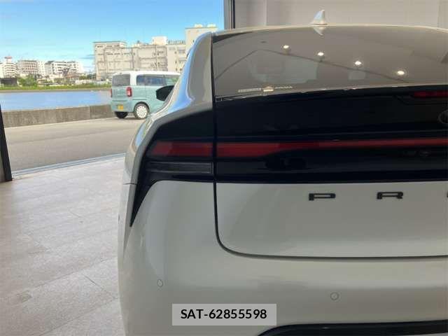 Toyota PRIUS 2023-10 8368130-16