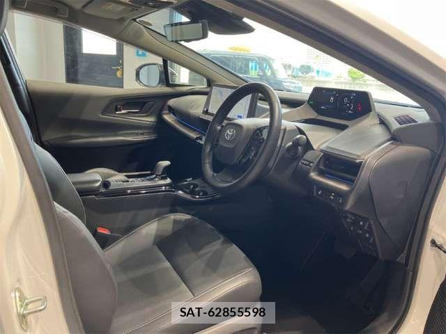 Toyota PRIUS 2023-10 8368130-18