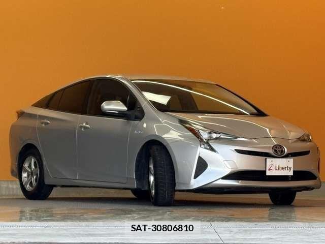 Toyota PRIUS 2018-10 8368161-10