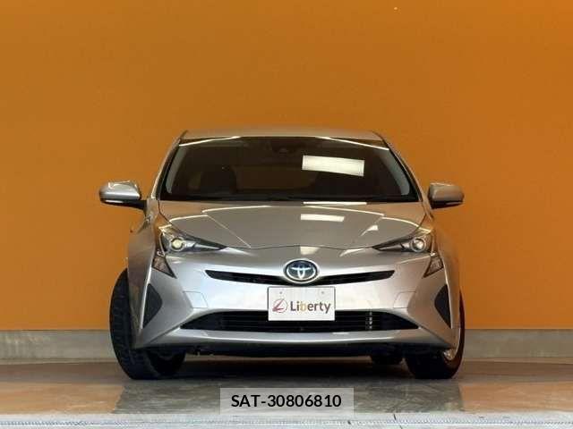 Toyota PRIUS 2018-10 8368161-11