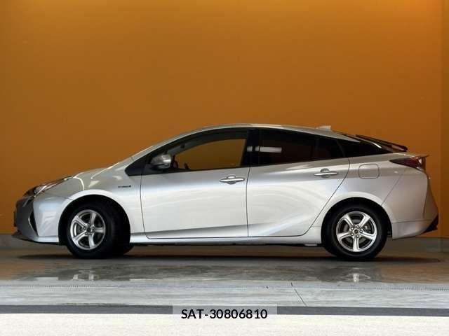 Toyota PRIUS 2018-10 8368161-5
