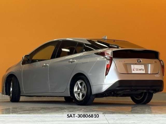 Toyota PRIUS 2018-10 8368161-6