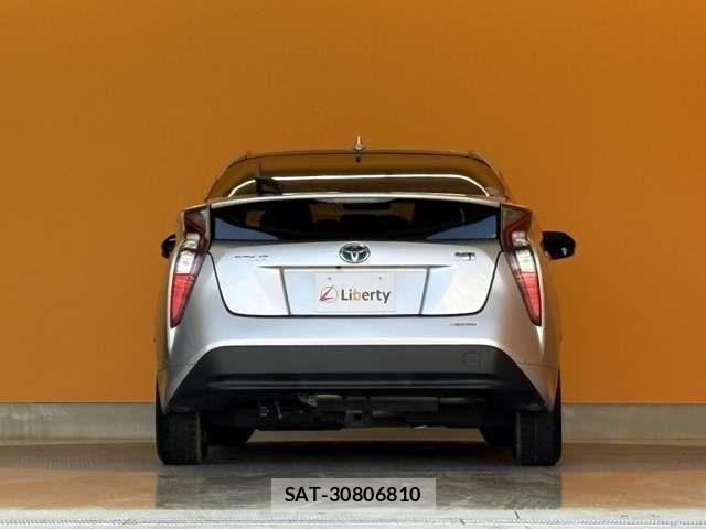 Toyota PRIUS 2018-10 8368161-7