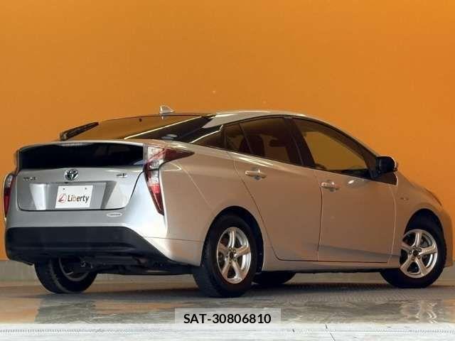 Toyota PRIUS 2018-10 8368161-8