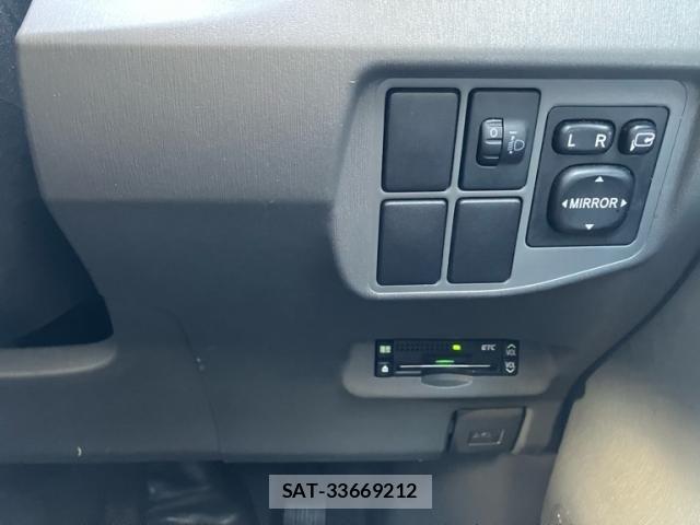 Toyota PRIUS 2009-10 8368208-16