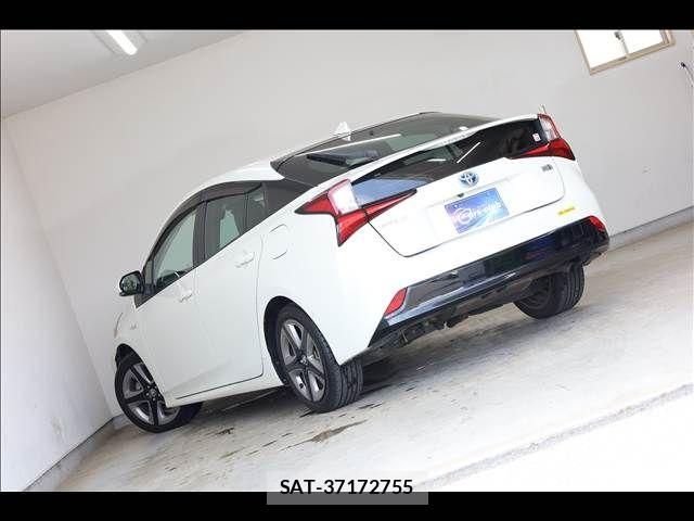 Toyota PRIUS 2019-06 8368152-10