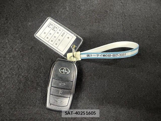 Toyota PRIUS 2023-09 8368127-21