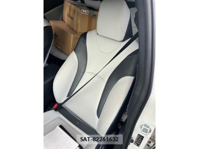 Toyota PRIUS 2017-11 8368169-11