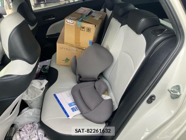 Toyota PRIUS 2017-11 8368169-12